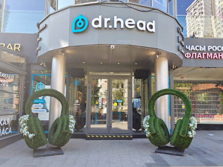 Dr.Head. Зеленые наушники