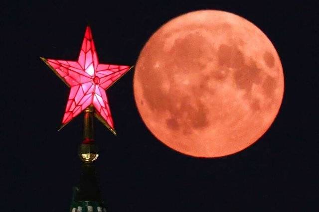 Красная звезда на шпиле и лунное затмение в 2026 году