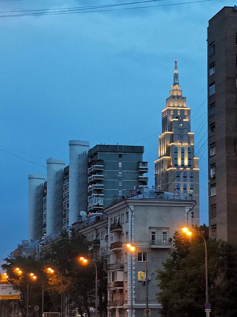 Москва. Голубой час. Разные эпохи