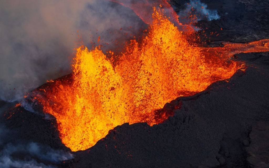 Michael Crichton Eruption