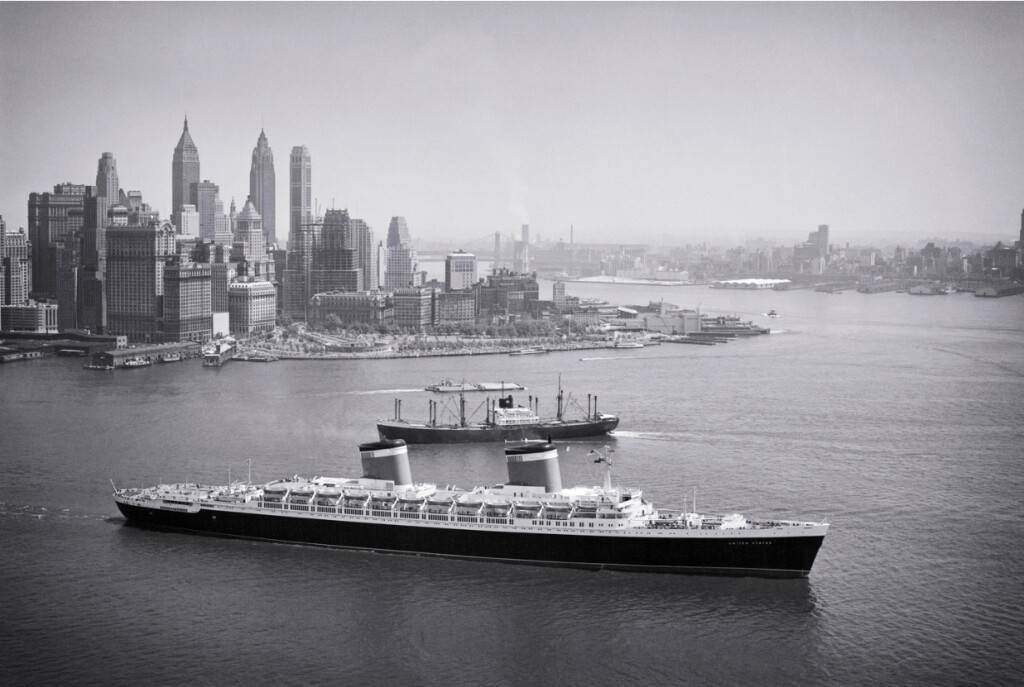 United States отправляется в очередной рейс из Нью-Йорка, ноябрь 1958 года