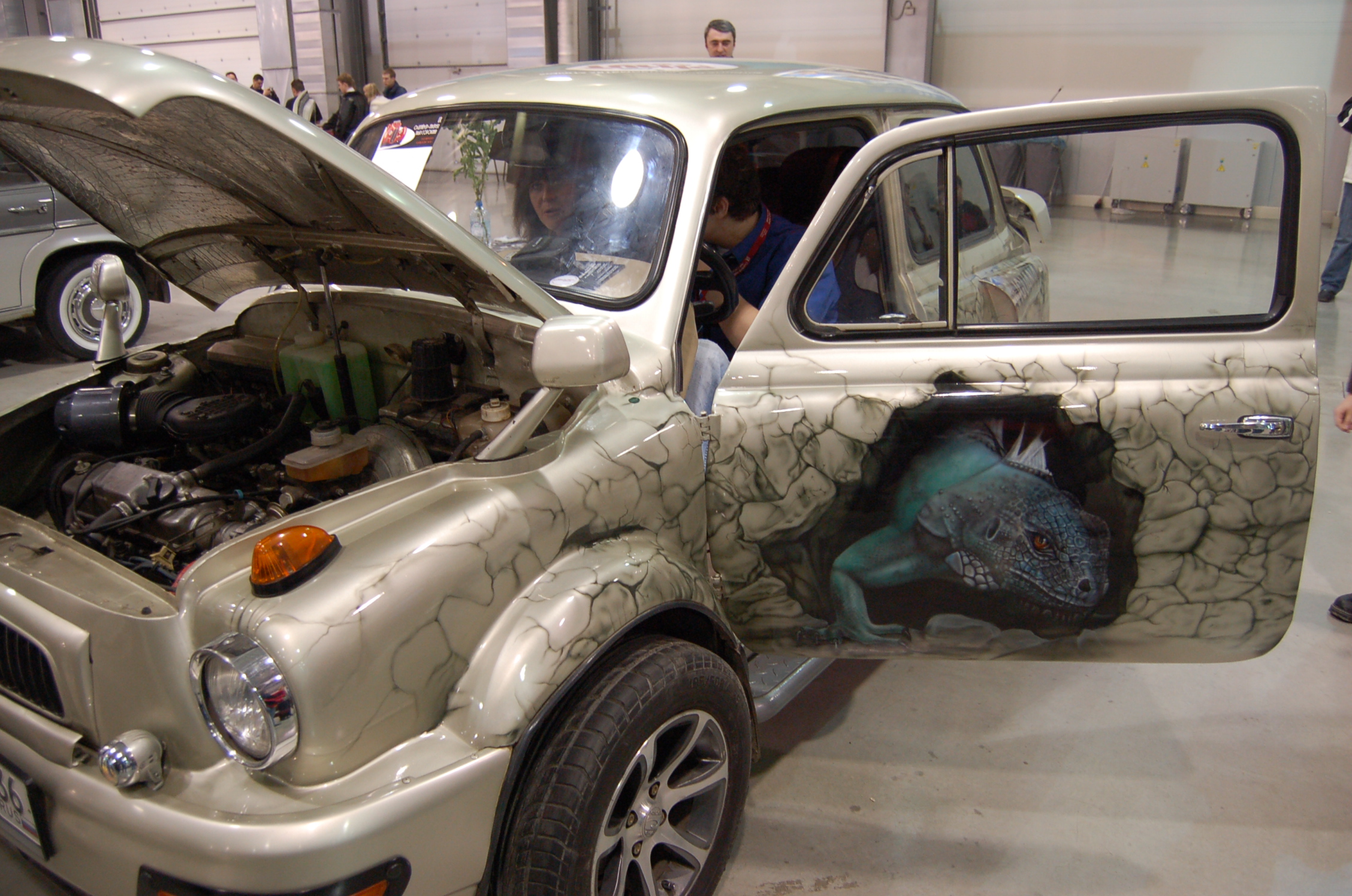 Oldtimer 2007, Москва: &laquo;Мини&raquo; с ящерицей на двери