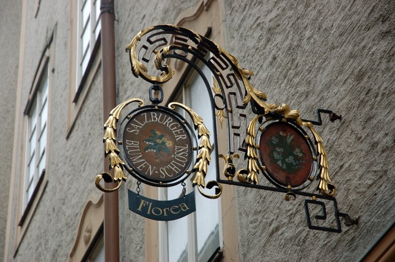 Залцбург, вывеска «Salzburger Blumen-Schloss» и «Florea»