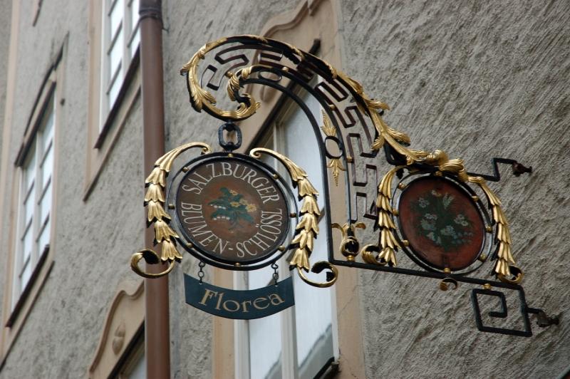 Залцбург, вывеска «Salzburger Blumen-Schloss» и «Florea»