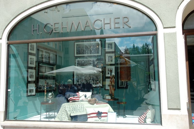 Zalzburg: витрина H. GEMMACHER с американской тематикой и флагами