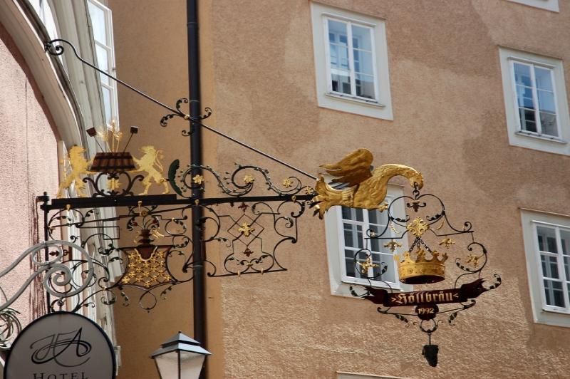 Zalzburg, 1992: золотой орёл над вывеской «Stöfflgräus»