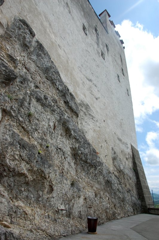 Залцбург, старинная крепость на скальном основании