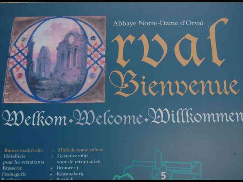 Табличка с приветствием и информацией о Abbaye Notre-Dame d'Orval