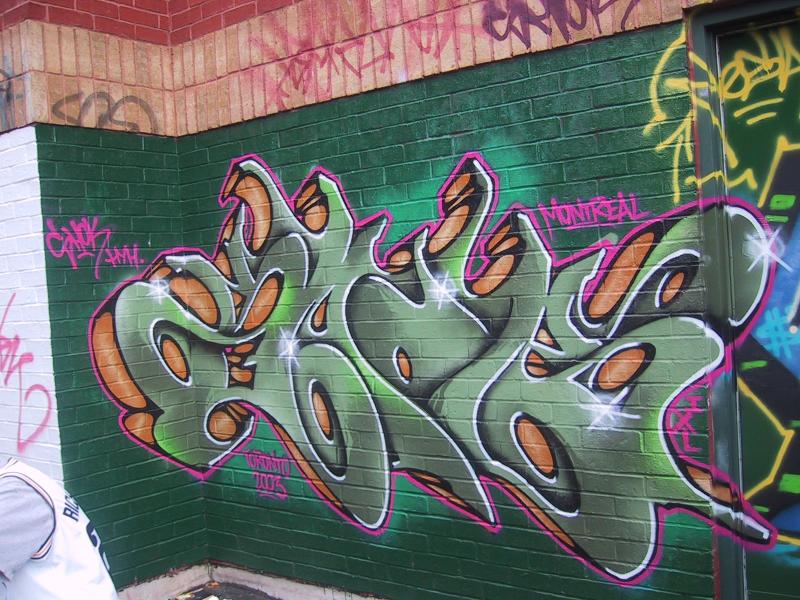 416 Grafitti Expo, Монреаль: зелёная стена с «Coke» и «Montreal»