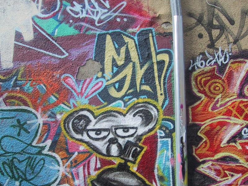 416 Grafitti Expo, Канада: мышь с баллончиком в середняке граффити-стенки
