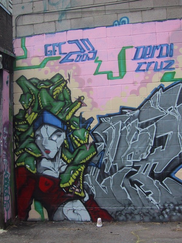 416 Grafitti Expo, Канада: мозаика из змей и градиентного розового фона