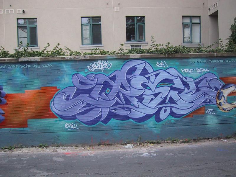 416 Graffiti Expo, Торонто: фиолетовый брейк на кирпичной стене