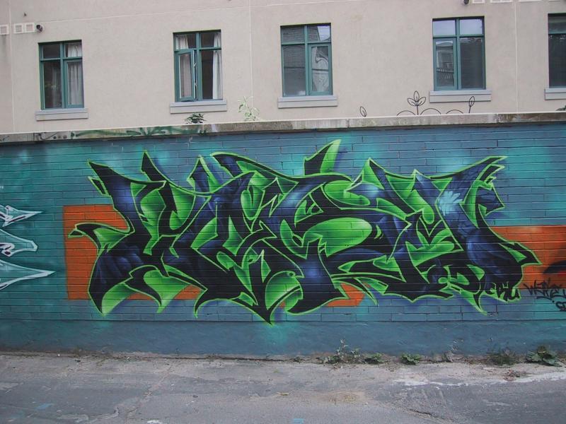 416 Grafitti Expo, Канада: зелёно-чёрный брейкстайл на кирпичной стене