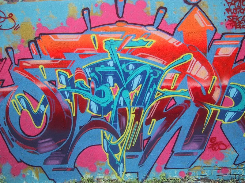 416 Grafitti Expo, Канада: яркие брызги краски на стене с абстрактным граffiti