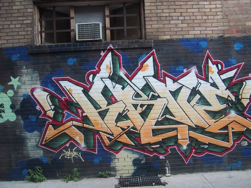 416 Grafitti Expo, Канада: бетонная стена с многоцветным граffiti и кондиционером