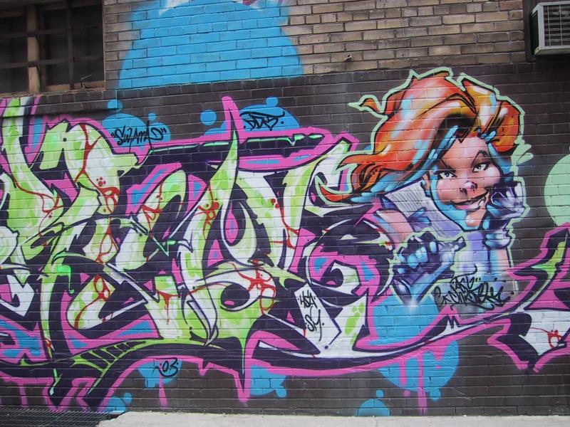 416 Graffiti Expo, Канада: бетонная стена с карикиатурой и ярким граффити-буквами