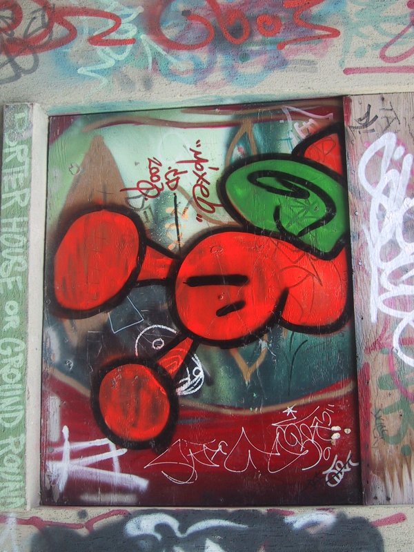 416 Grafitti Expo, Канада: красный мультяшный персонаж на деревянной панели