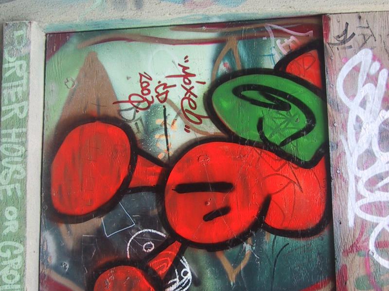 416 Grafitti Expo, Канада: красный мультяшный персонаж на деревянной панели