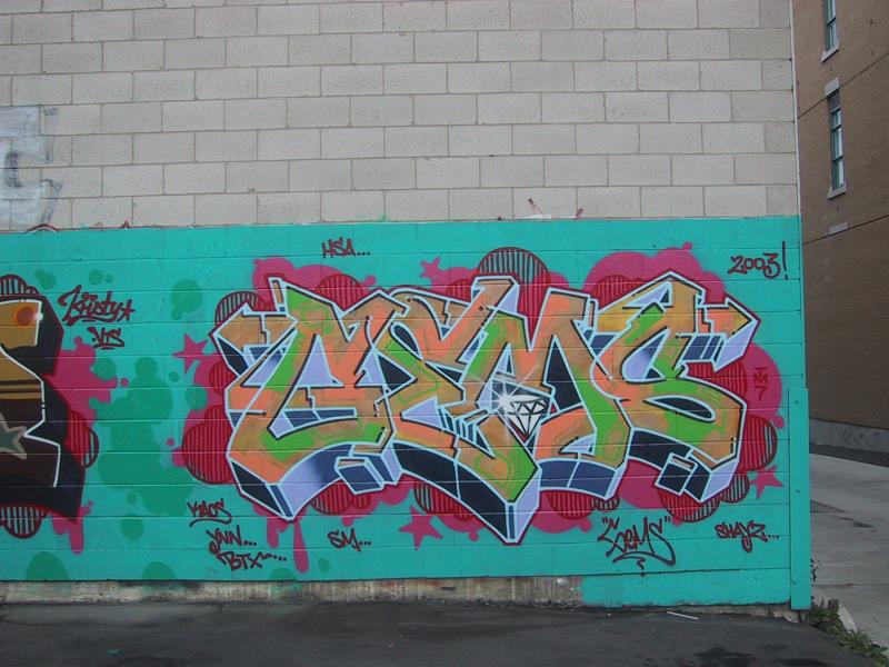 416 Grafitti Expo, Канада, 2003: бирюзовая стена с кубистским «SAX» и брызгами розового