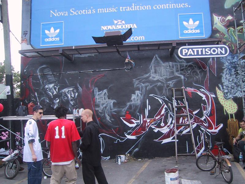 416 Graffiti Expo в Канаде: фрагмент стены с граффити и рекламой Nova Scotia