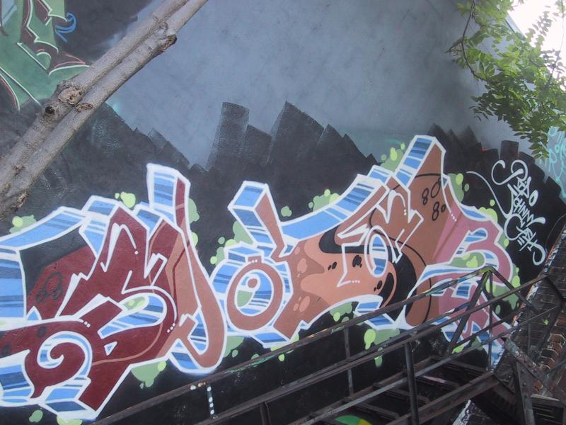 416 Grafitti Expo, Канада: бетонная стена с кубистическим граффити и надписью «Pete Johnny»