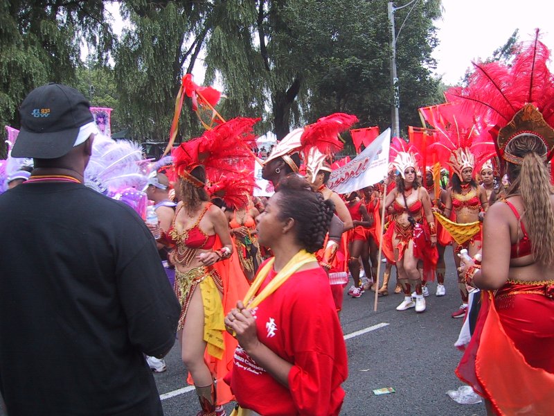 Caribana 2003 в Торонто: красные перья и ритм улицы
