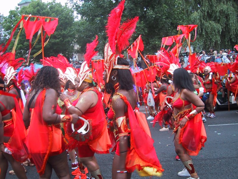 Caribana 2003 в Торонто: красные перья и ритм улицы
