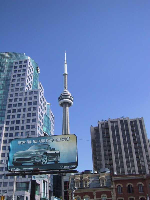 Торонто, Миск: CN Tower и реклама Mazda MX-5 Miata