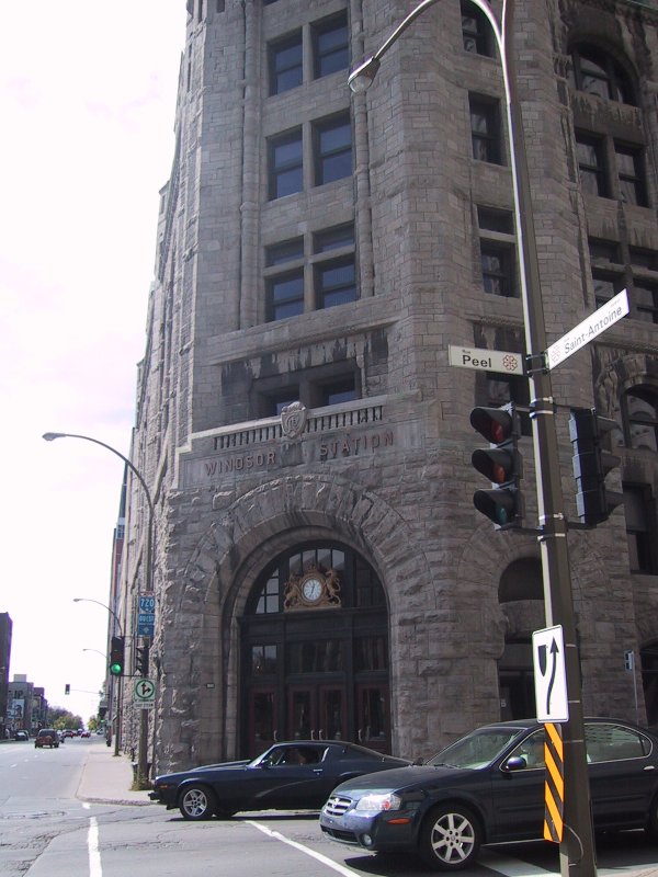 Windsor Station, Montreal 2004: гранитный фасад у пересечения Peel и Saint-Antoine