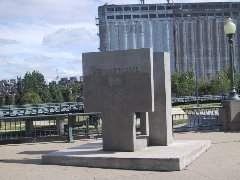 Монреаль, 2004: Силофоны и скульптура «Силофон»