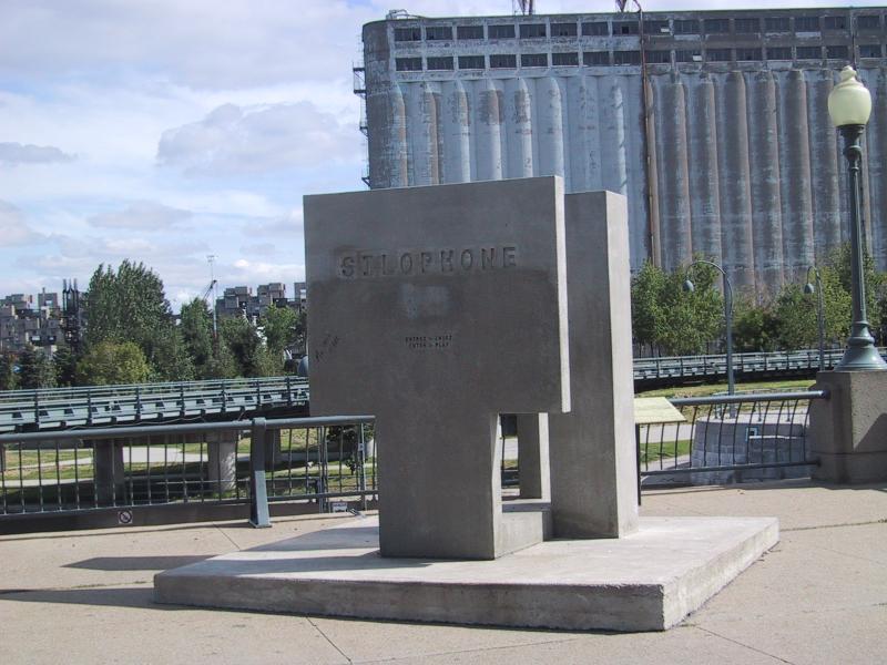Монреаль, 2004: Силофоны и скульптура «Силофон»