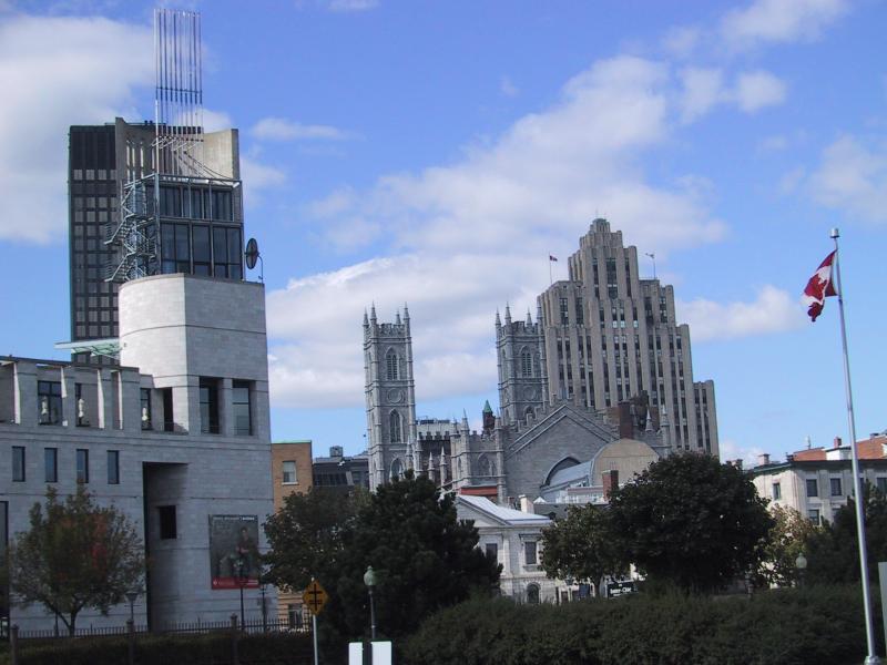 Монреаль, 2004: Собор Нотр-Дам и Башня Метрополитан в солнечный день