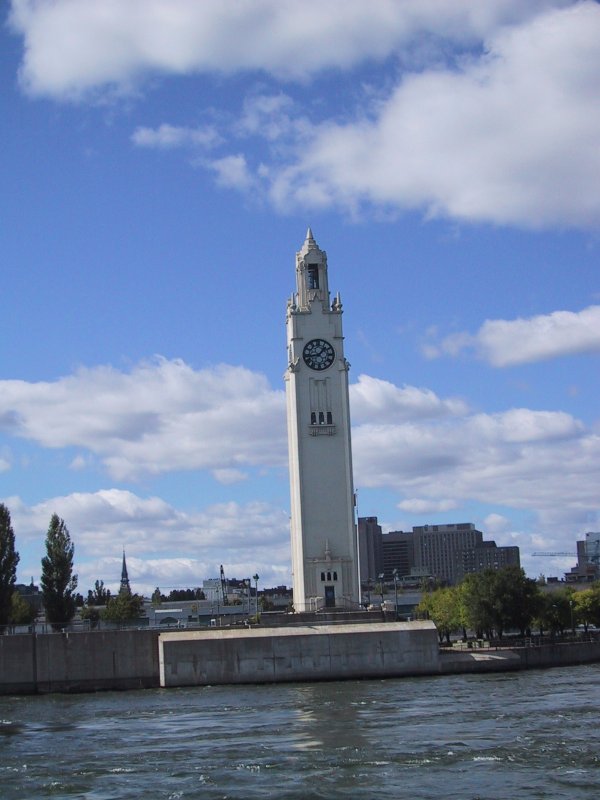 Монреаль, 2004: башня с часами у воды, вид с реки