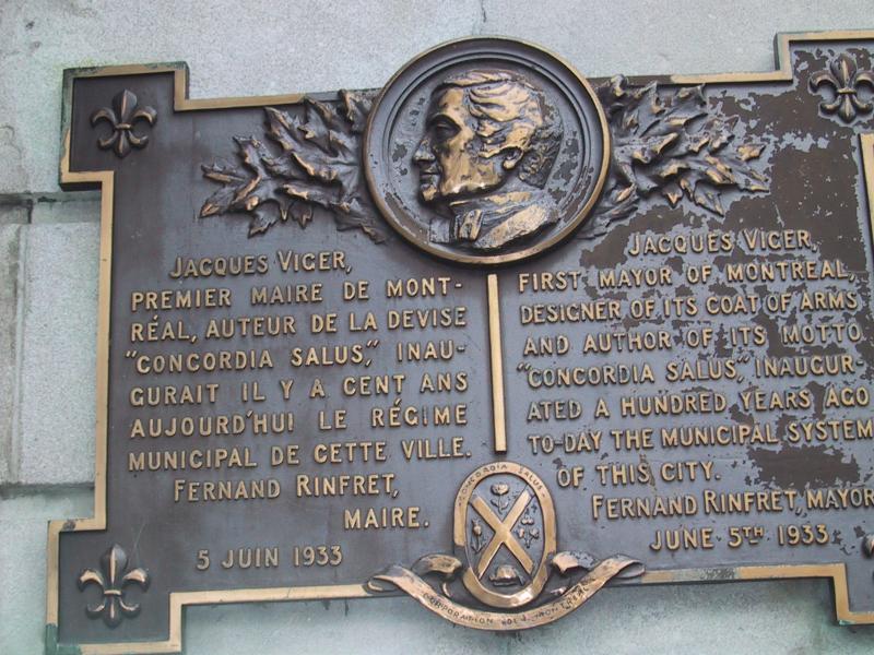 Памятная табличка на стене в Монреале, 1933 год