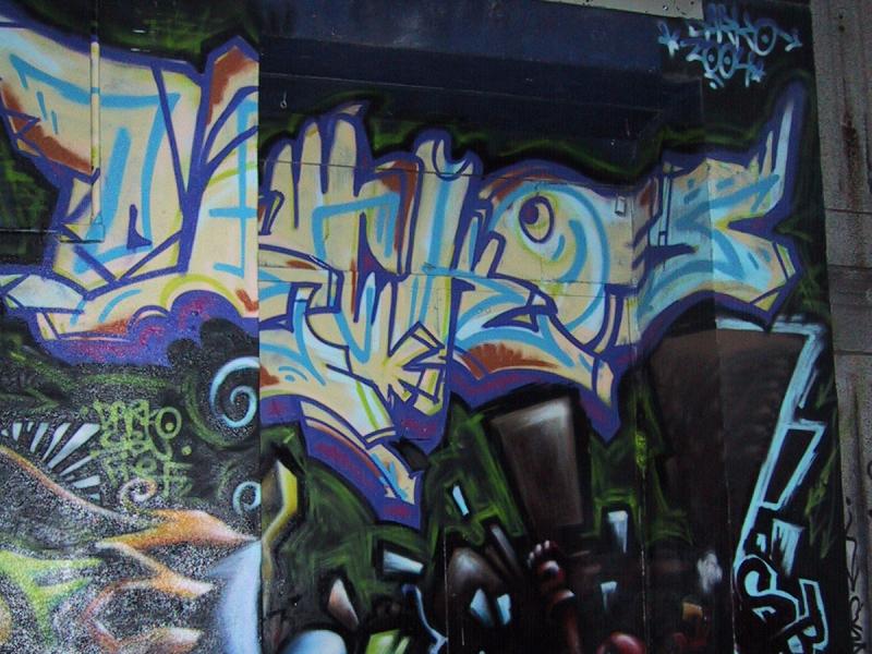 Montreal 2004: стена с граффити и надписью «Le Boul»
