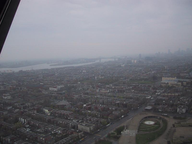 Монреаль, май 2004: вид с высоты на реку Сен-Лоран и мост Бернар-Дюмонт