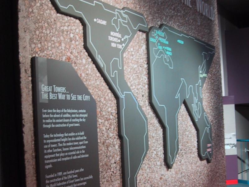 Мапа «Великие башни мира» в Монреале, май 2004
