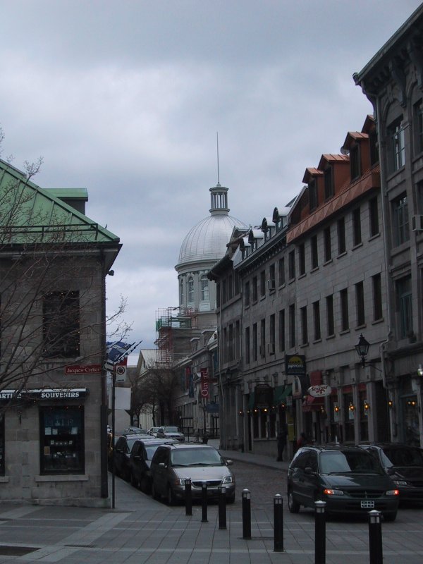 Монреаль, улица с куполом собора Сен-Франсуа-де-Сале, май 2004