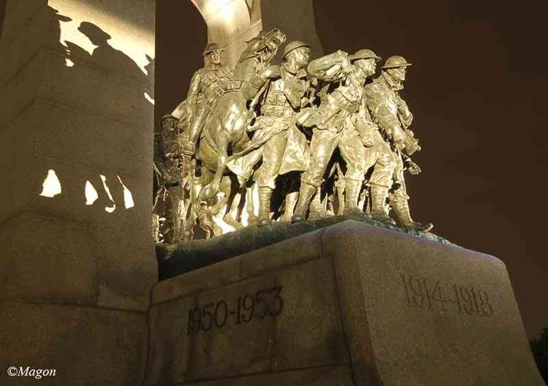 Мемориал в Оттаве: солдаты 1914–1918 и 1950–1953 гг.