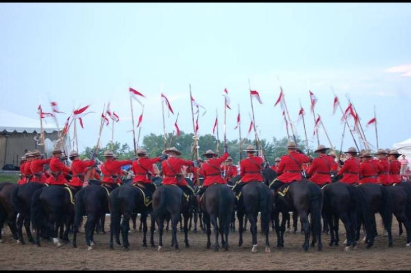 Парадные кавалеристы RCMP в Канаде, 2023