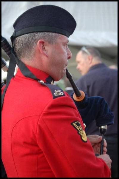 Портрет пикета в красной форме RCMP в Канаде