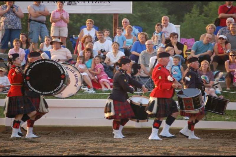 Парад в Канаде: дресс-код и барабаны Royal Canadian Mounted Police