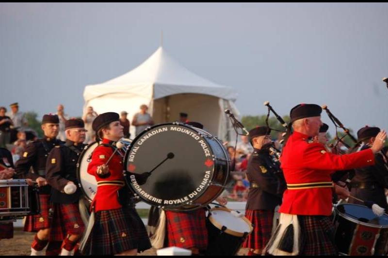 RCMP в традиционной форме на фестивале в Канаде