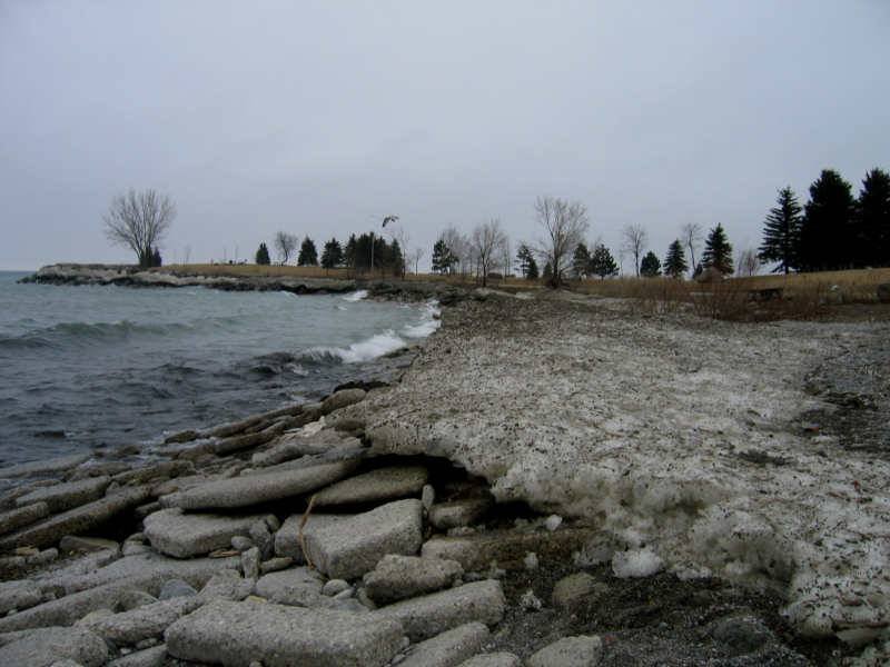Scarborough Bluffs, Канада: ледяной борт у скалистого берега