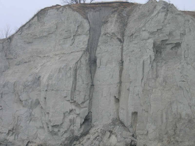 Scarborough Bluffs, Канада: обнажённые слои глины и песка на склоне