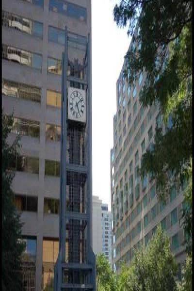Часы на площади в Торонто, 22 июля 2007 года