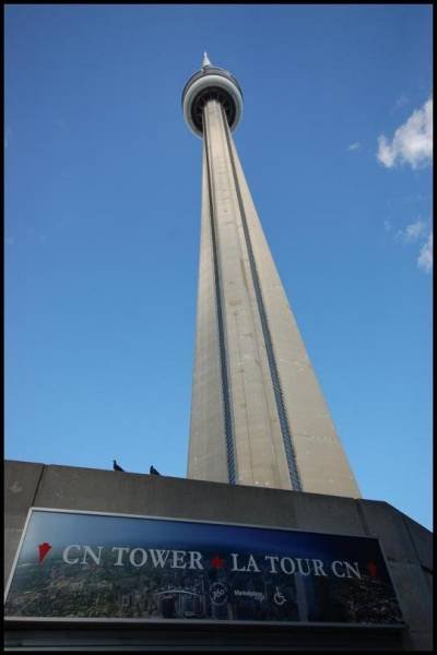 Торонто, 22 июля 2007: CN Tower в ясный день