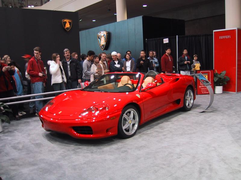 Toronto Autoshow 2004: красный Ferrari 360 Spider на выставке Lamborghini и Ferrari
