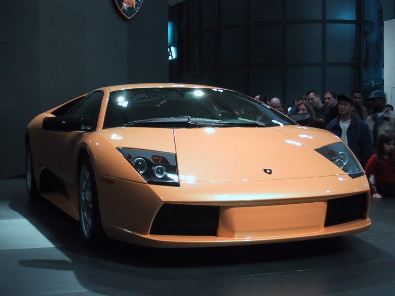 2004 Toronto Autoshow: оранжевый Lamborghini Murciélago на подиуме