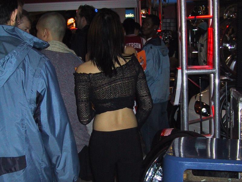 Toronto Autoshow 2004: женщина в кружевном топе у стойки Castrol